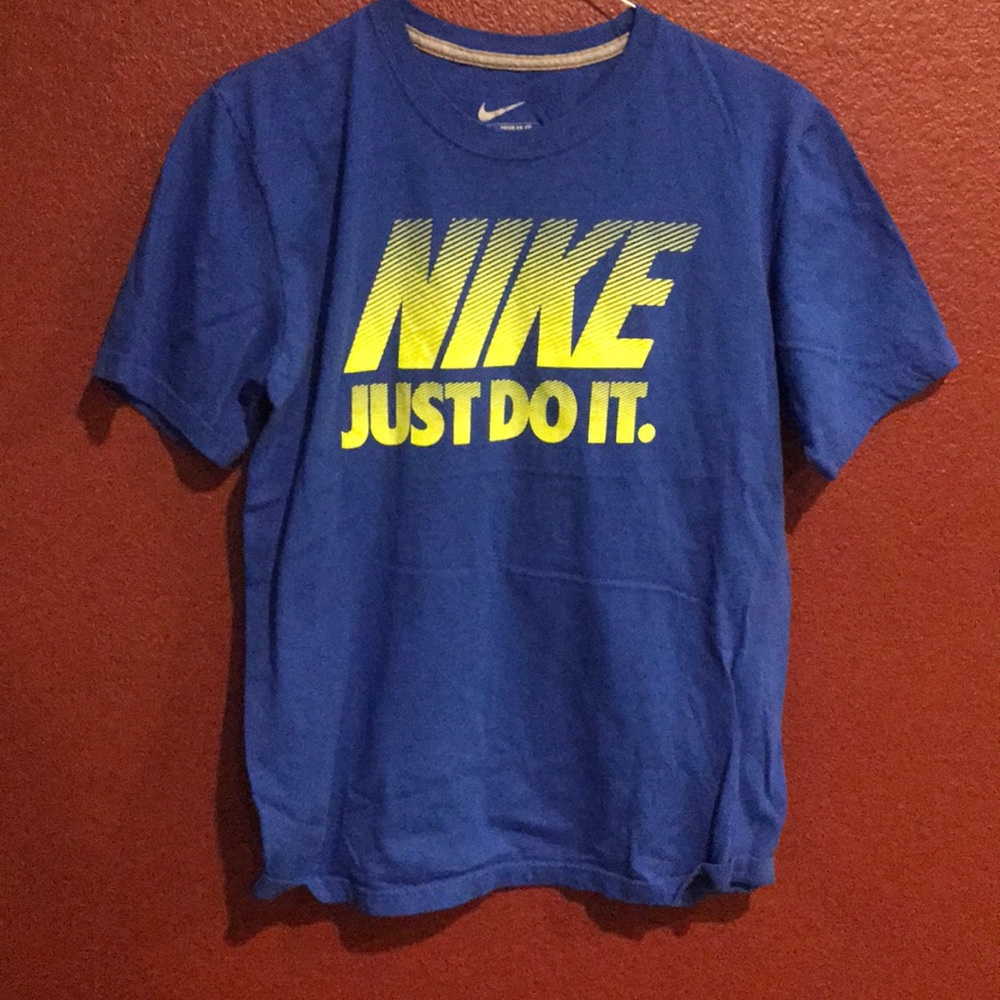 nike t-shirt